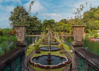 کاخ آبی تیرتا گانگا (بالی)