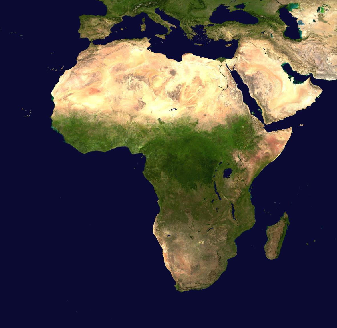 منطقه حاره ای به رنگ سبز روی تصویر ماهواره ای قاره آفریقا