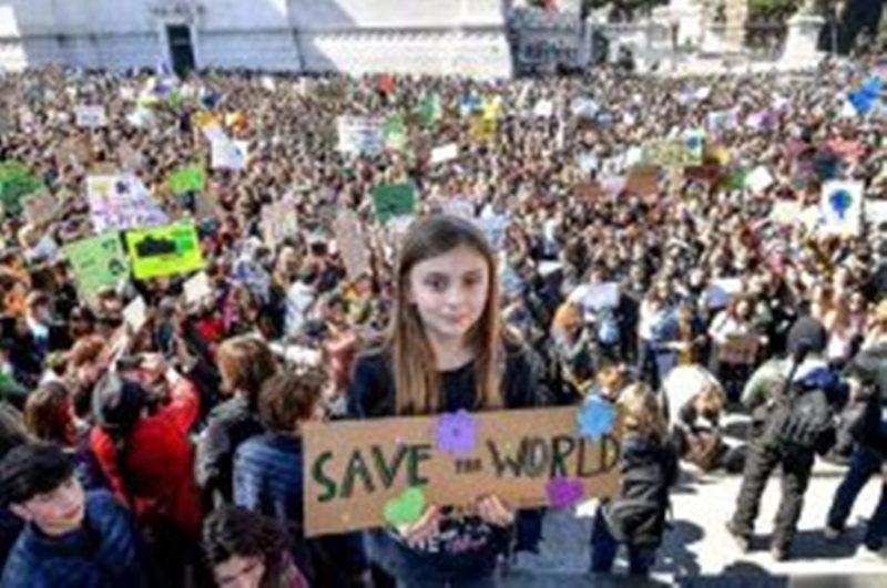 دانش آموزان ایتالیا علیه تغییرات اقلیمی استین بالا زدند