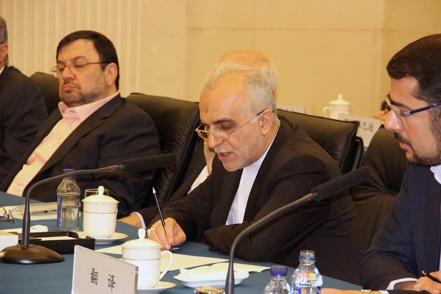 وزیر اقتصاد: ایران نگاه ویژه ای به توسعه روابط با چین دارد