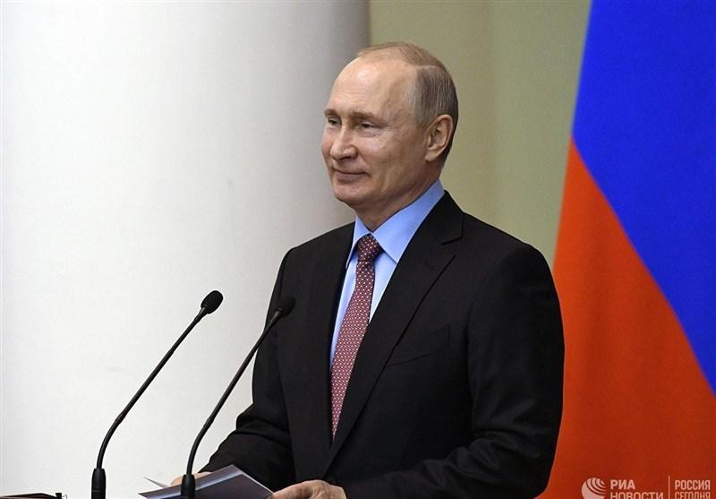امضای قانون ورود بدون ویزا به روسیه در زمان یورو 2020 توسط ولادیمیر پوتین