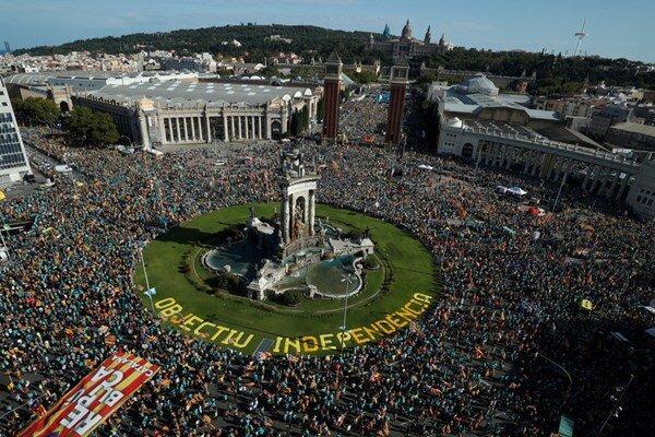 تظاهرات نیم میلیون نفری دراسپانیا برای حمایت از استقلال کاتالونیا