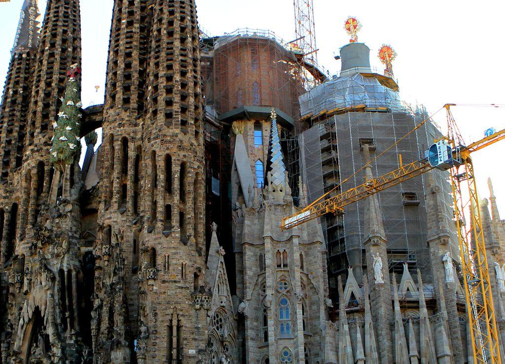 ادامه ساخت کلیسای ساگرادا فامیلیا ادامه ساخت کلیسای ساگرادا فامیلیا