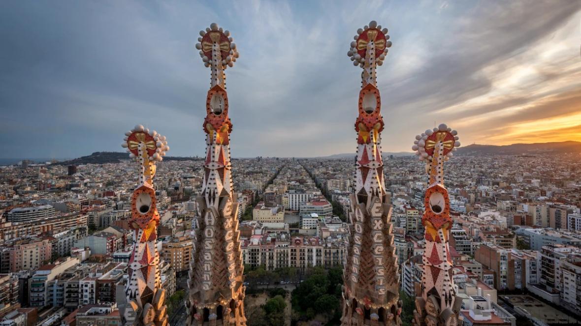 برج های ساگرادا فامیلیا برج های ساگرادا فامیلیا