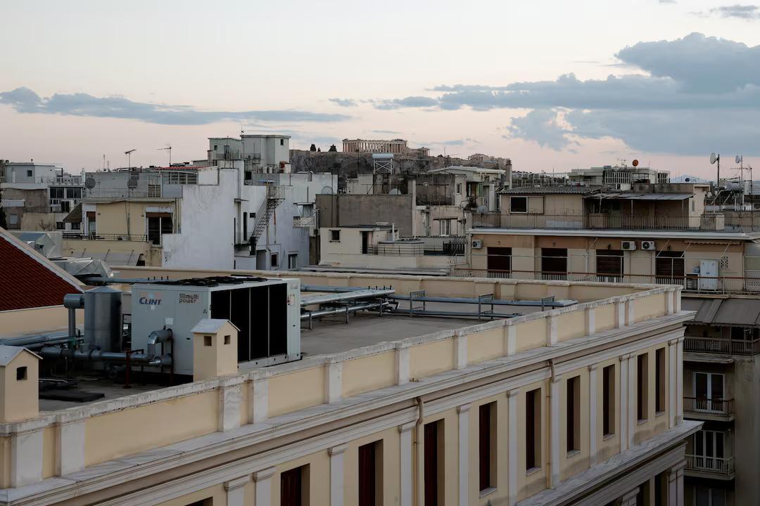 چشم انداز شهری آتن با پس زمینه معبد پارتنون در بالای تپه آکروپولیس، 11 سپتامبر 2024 چشم انداز شهری آتن با پس زمینه معبد پارتنون در بالای تپه آکروپولیس، 11 سپتامبر 2024