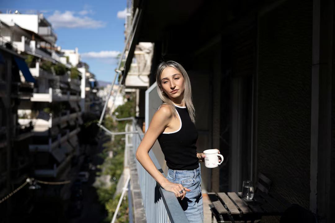 ماریانا نزیری 26 ساله در 16 سپتامبر 2024 از گلایه های خود در زمینه گسترش Airbnbها در آتن به رویترز گفت ماریانا نزیری 26 ساله در 16 سپتامبر 2024 از گلایه های خود در زمینه گسترش Airbnbها در آتن به رویترز گفت