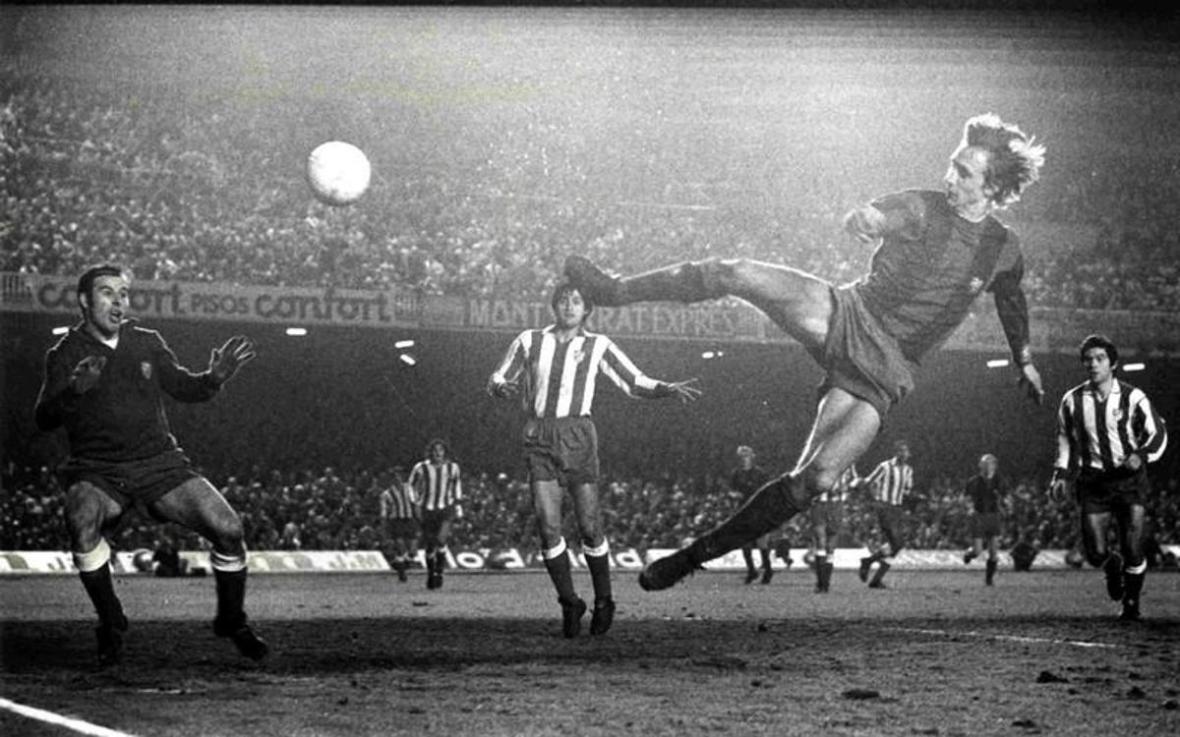 Johan Cruyff playing for Barcelona