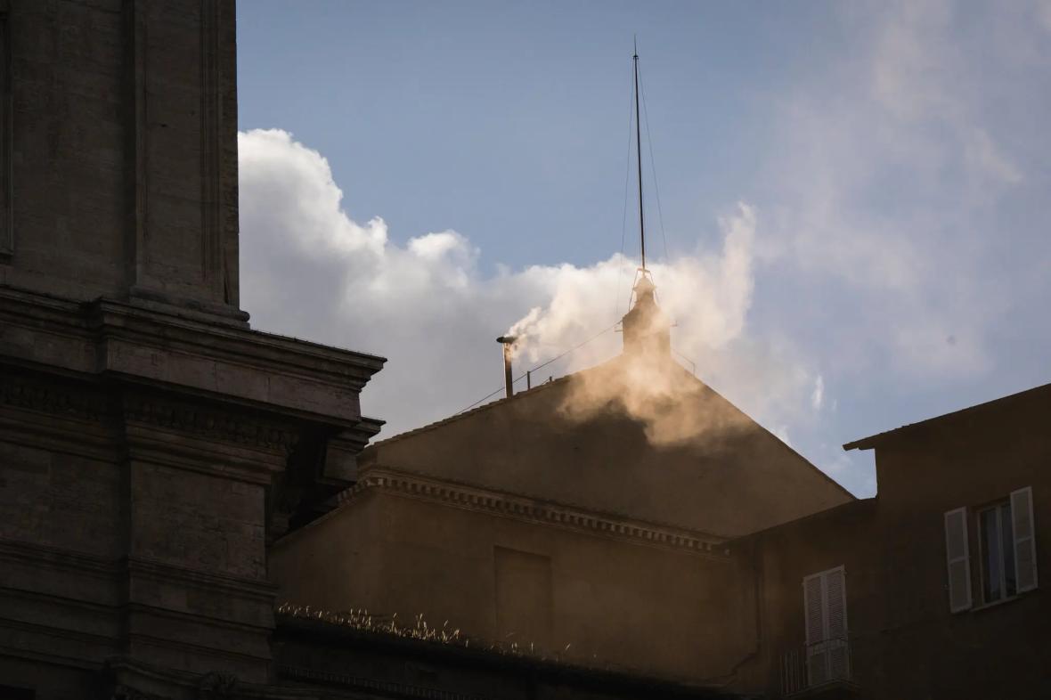 White smoke poured from the chimney of the Sistine Chapel on Thursday at 6:07 p.m., signaling that a new pope was elected White smoke poured from the chimney of the Sistine Chapel on Thursday at 6:07 p.m., signaling that a new pope was elected