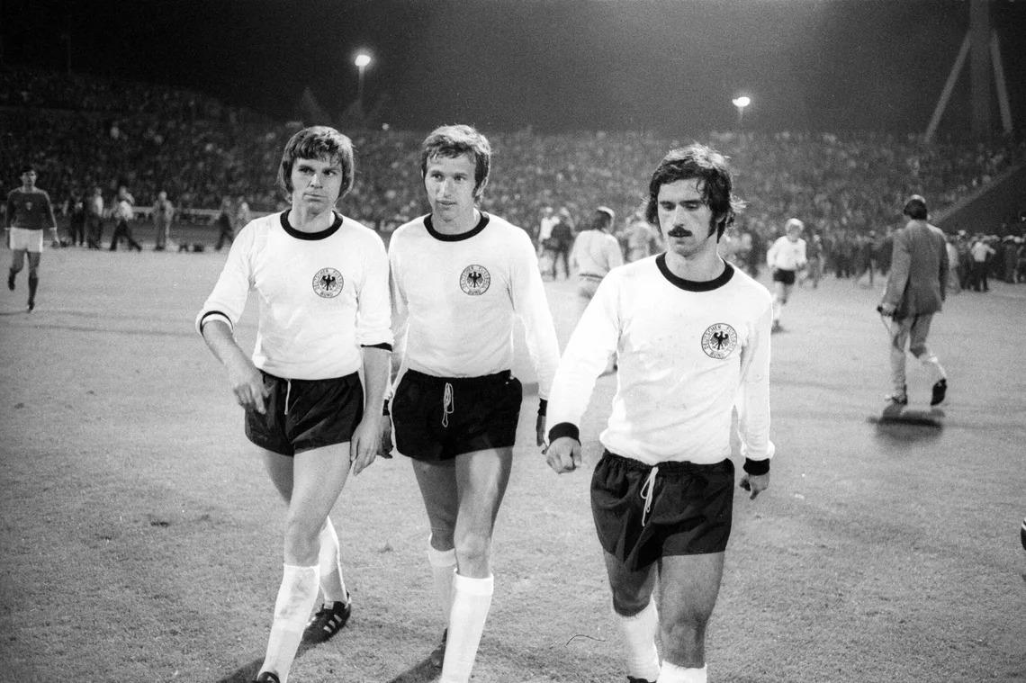 Heynckes (center) spent his great career somewhat in the shadow of Gerd Müller (right)