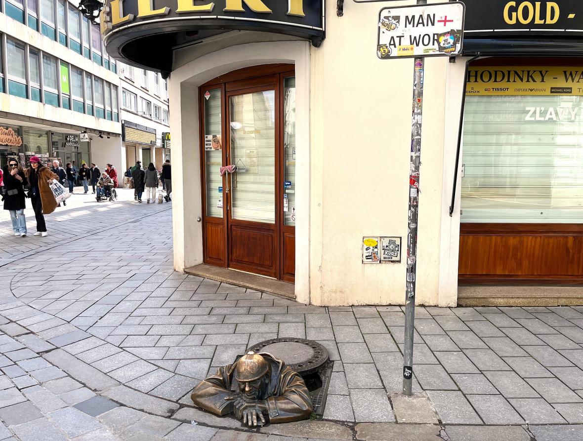 Cumil Statue Cumil Statue