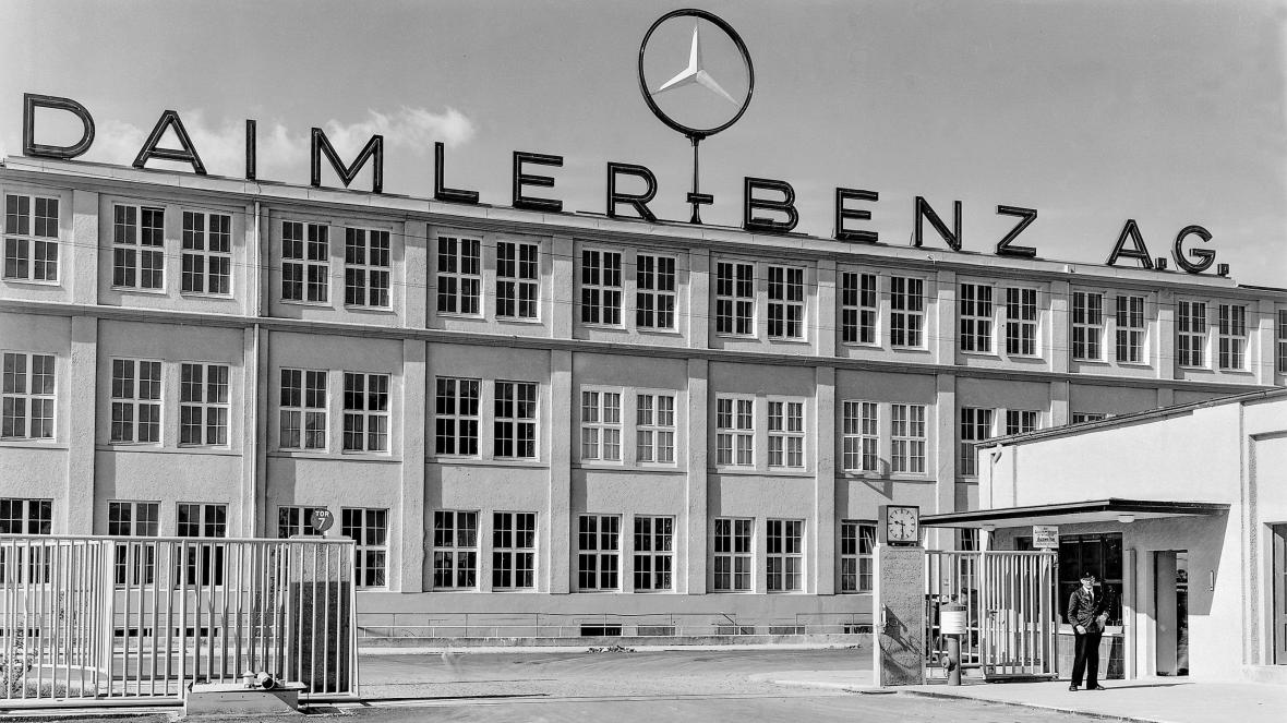 Mercedes-Benz AG administrative building in Unterturkheim in 1950