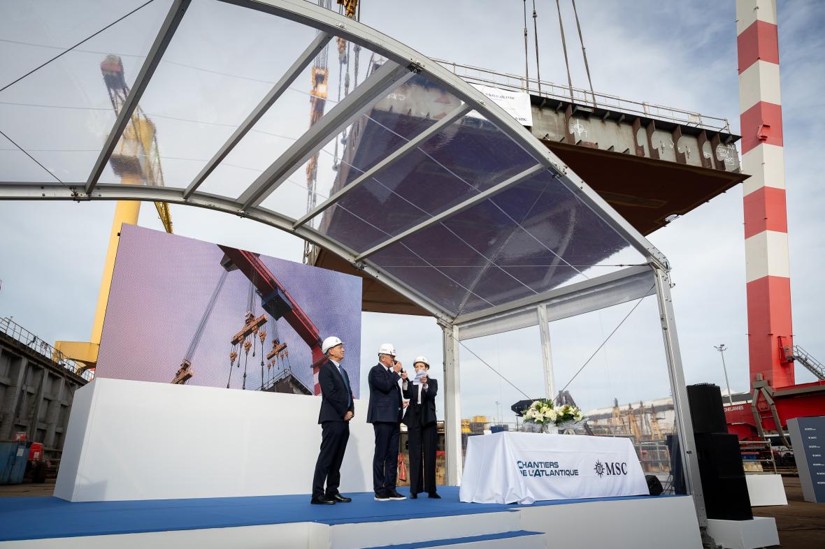مسئولین MSC Cruises در کشتی سازی شانتیه د آتلانتیک در بندر سن-نزر