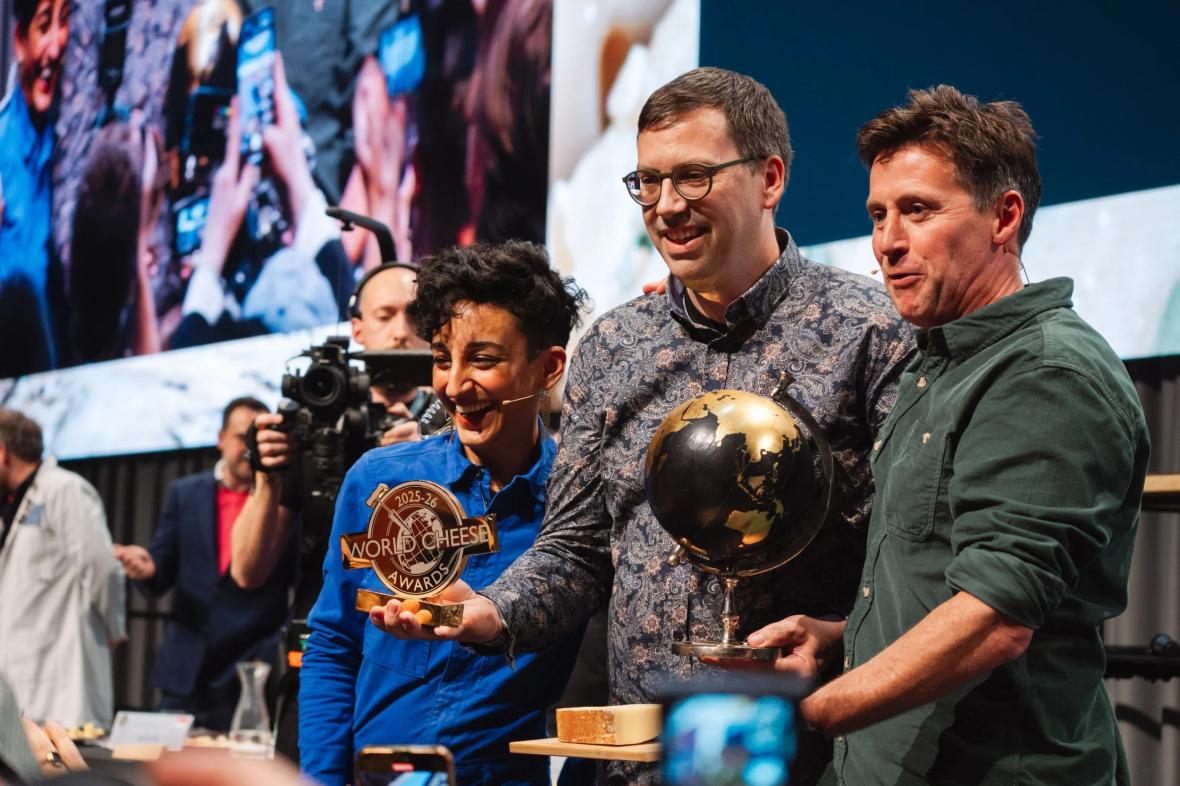 برنده اصلی دوره سال 2025 جایزه بهترین پنیر جهان برنده اصلی دوره سال 2025 جایزه بهترین پنیر جهان