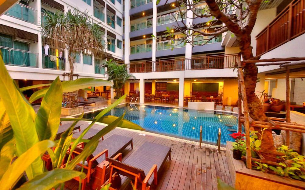 Sunshine Hotel & Residences Pool